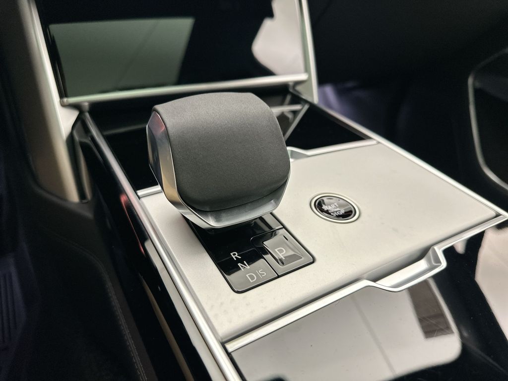 Thumbnail: 2026 Land Rover Range Rover - 12