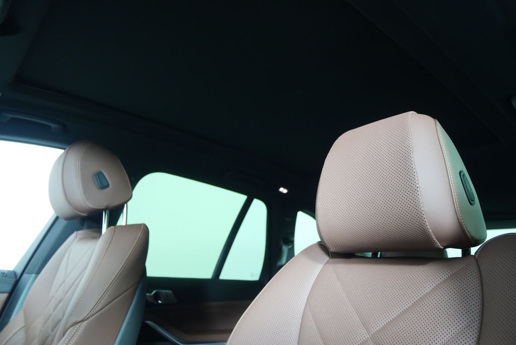 Thumbnail: 2026 BMW X5 - 11
