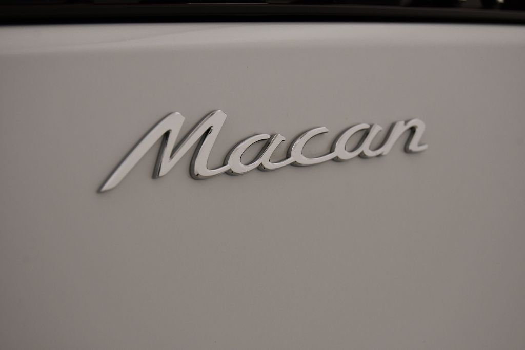 2024 Porsche Macan T 9