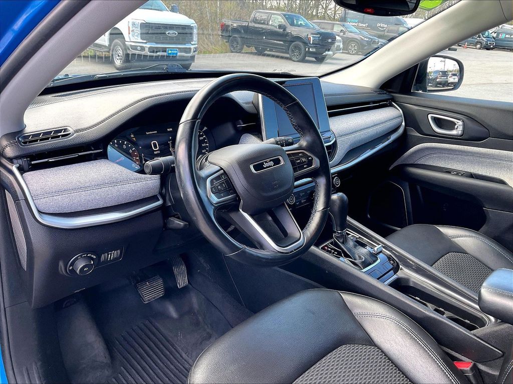 2022 Jeep Compass — photo 8