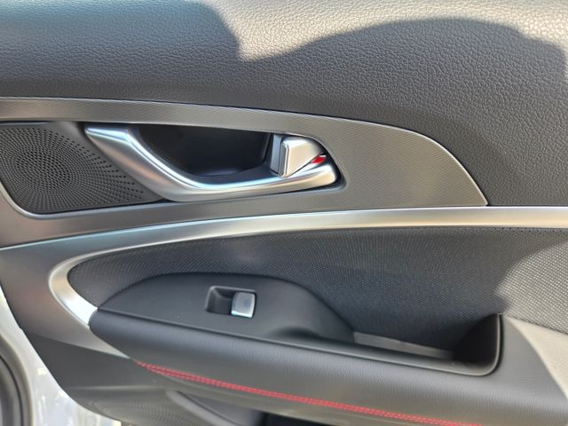 2025 Genesis G70  26