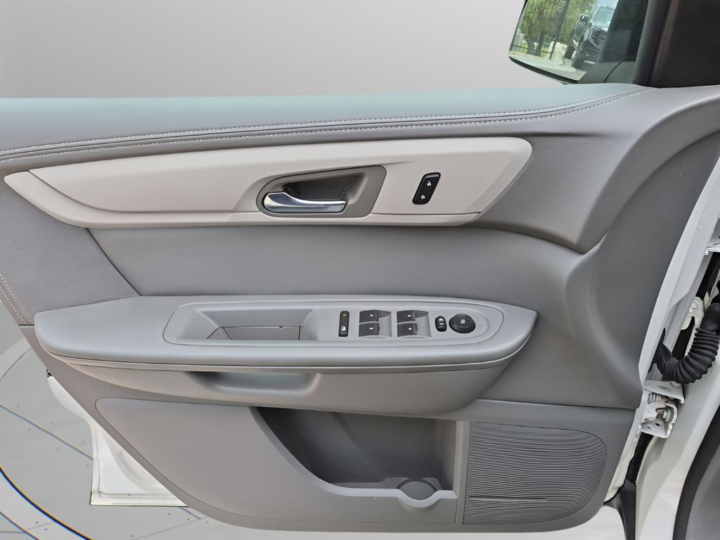 Used Car 2015 Chevrolet Traverse  Ls For Sale Under $10,000 In Austin, Texas