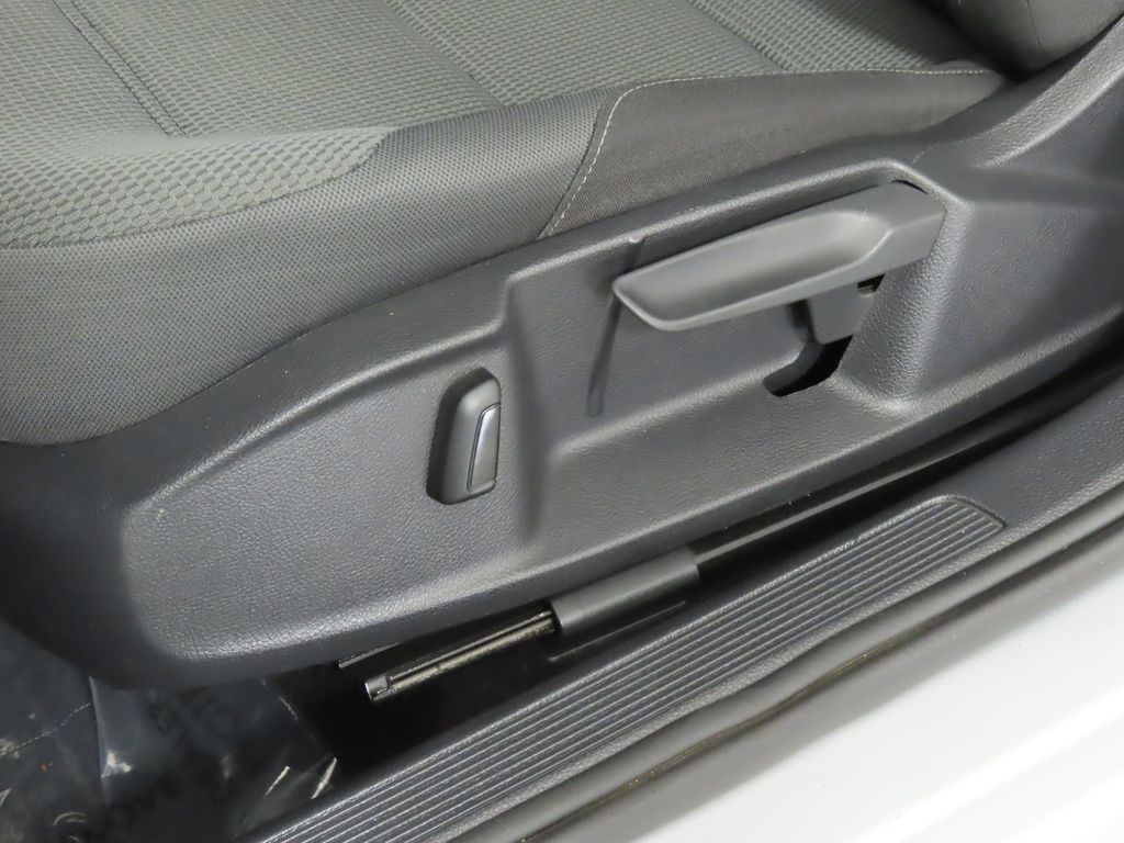 Thumbnail: 2019 Volkswagen e-Golf - 31