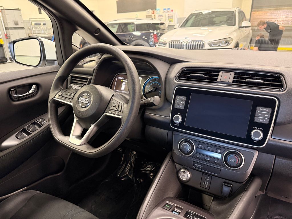 Thumbnail: 2022 Nissan Leaf - 31