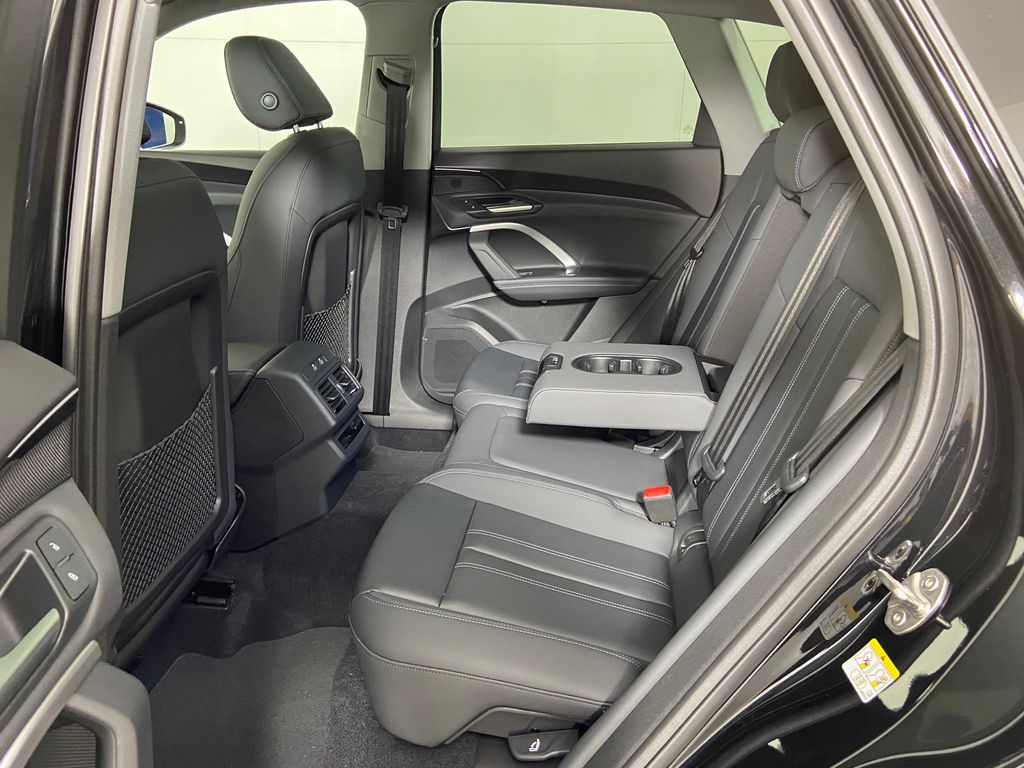 Thumbnail: 2025 Audi Q5 - 23