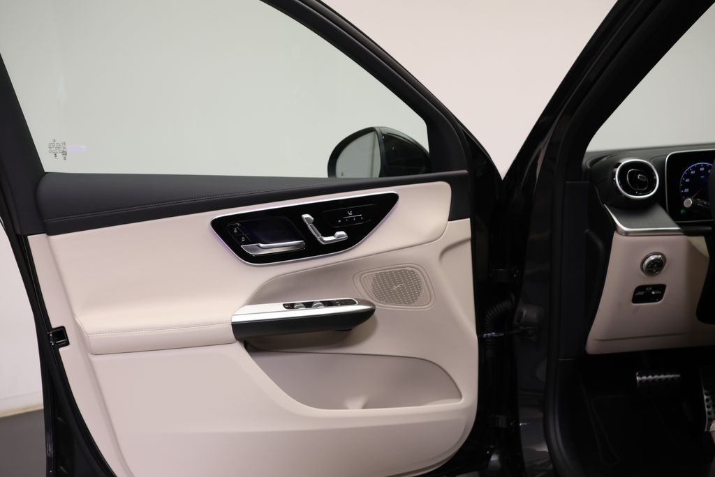 Thumbnail: 2027 Mercedes-Benz GLC - 30