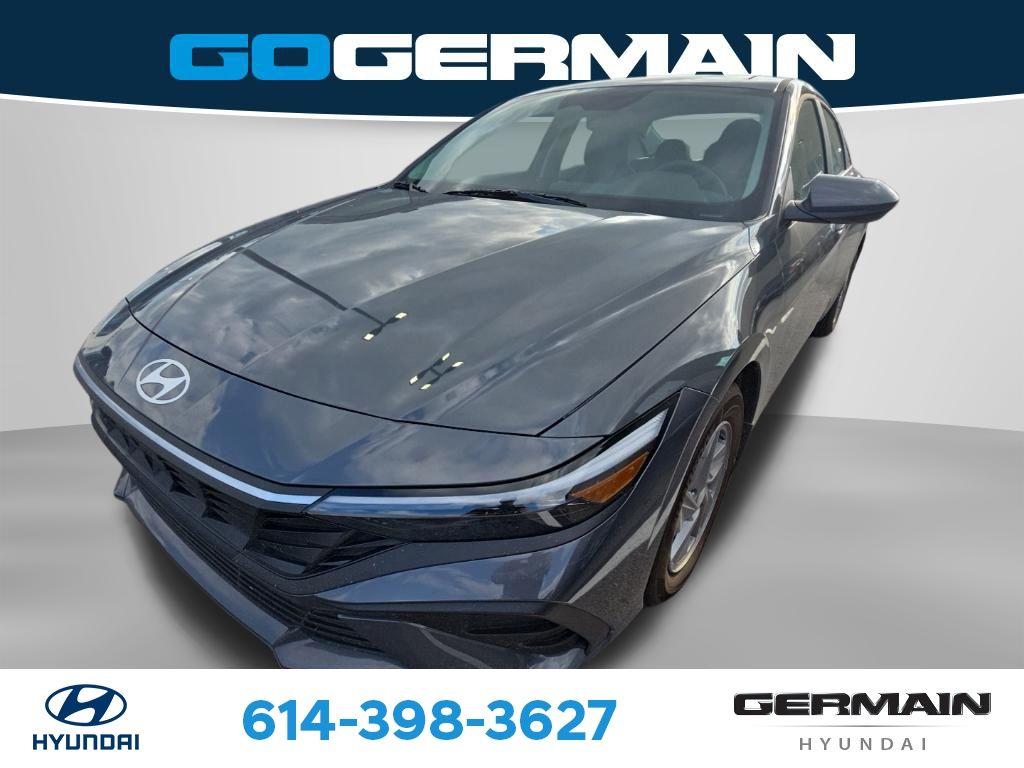 Used 2025 Gray Hyundai SE image 5