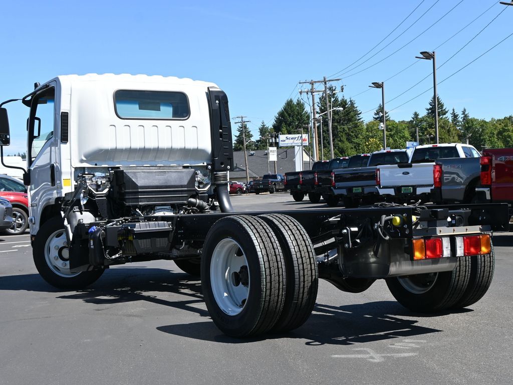 2025 Isuzu NRR 
