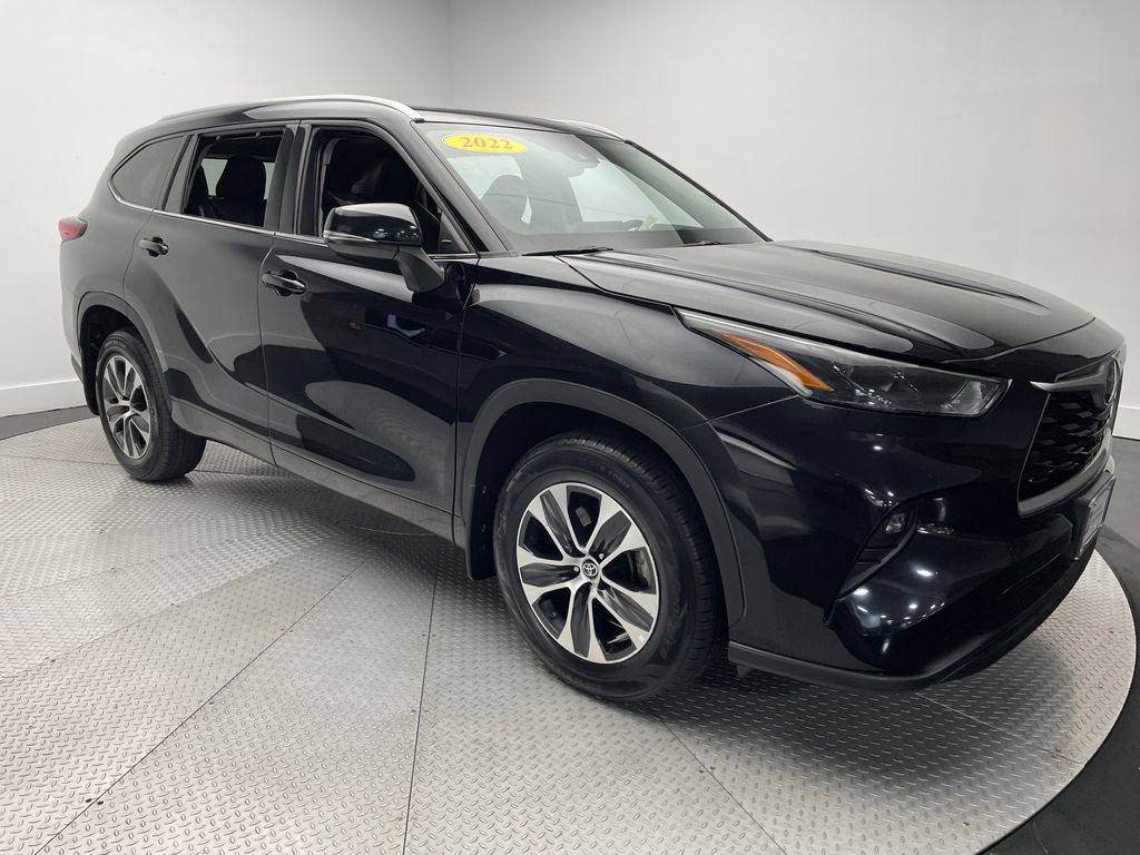 Thumbnail: 2022 Toyota Highlander - 3