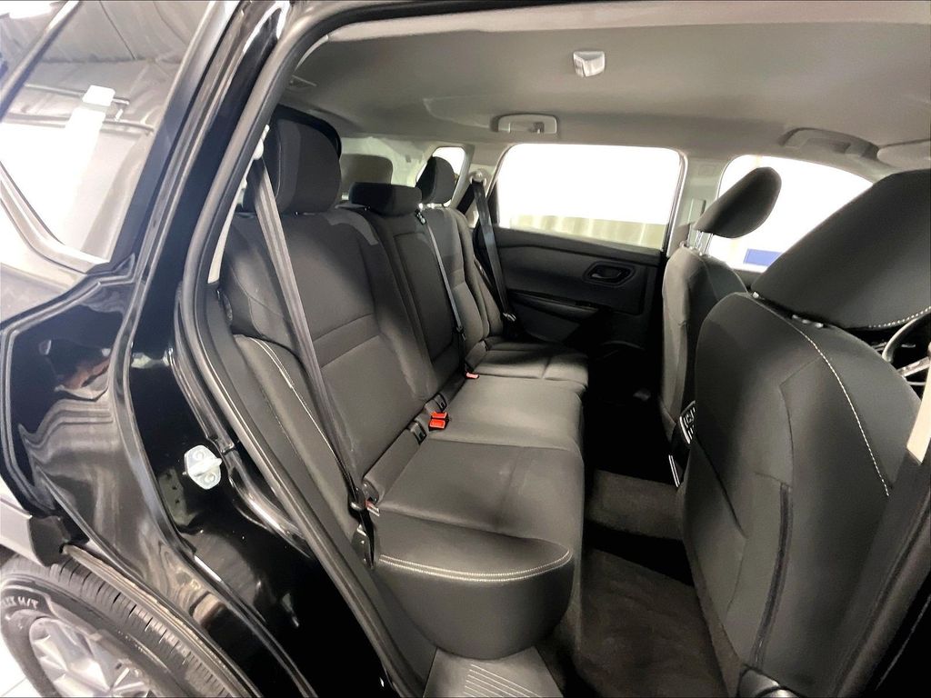 2024 Nissan Rogue — photo 16