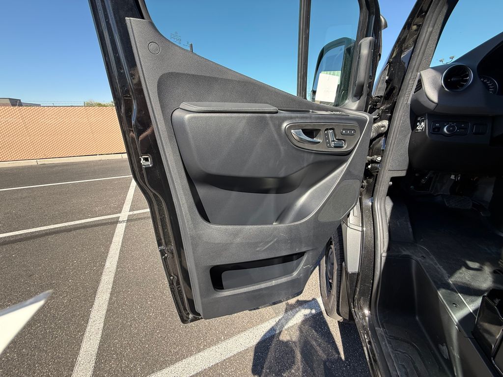 Thumbnail: 2026 Mercedes-Benz Sprinter - 27