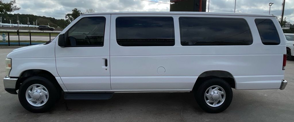 2009 Ford E-350SD XLT - 7