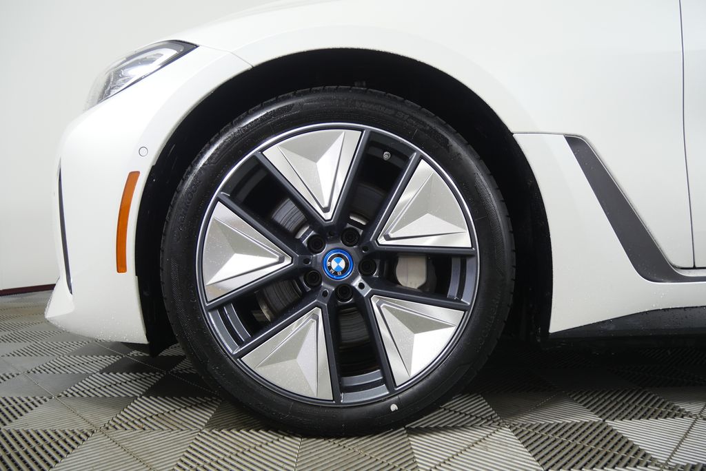 Thumbnail: 2023 BMW i4 - 8