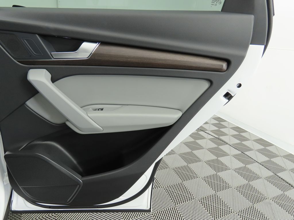 2024 Audi Q5 e Premium 27