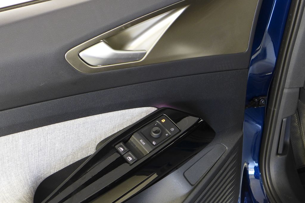 Thumbnail: 2023 Volkswagen ID.4 - 12