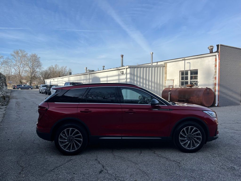 View vehicle photo 4