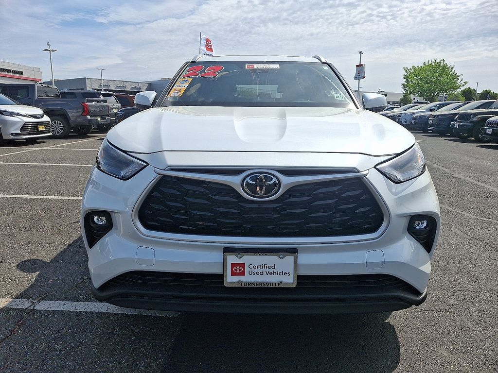 2022 Toyota Highlander XLE 2