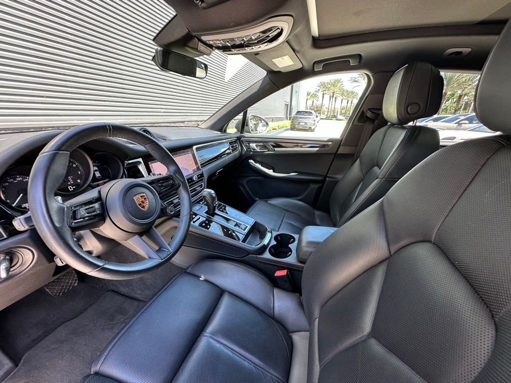 Thumbnail: 2023 Porsche Macan - 4