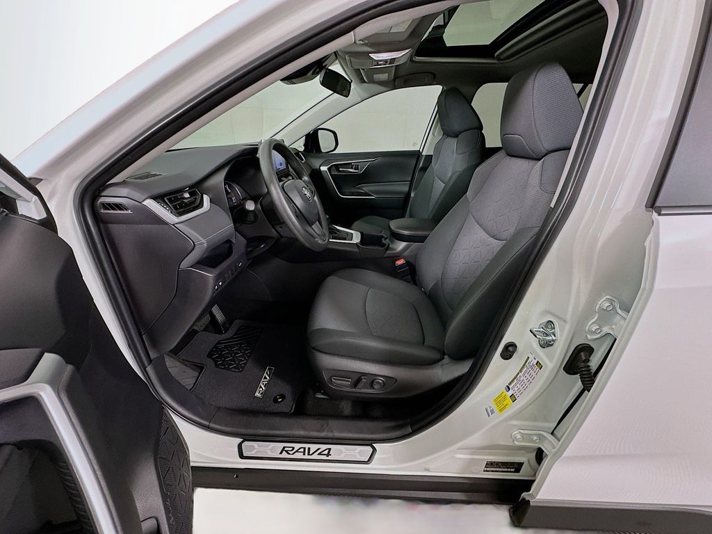 Thumbnail: 2025 Toyota RAV4 - 20