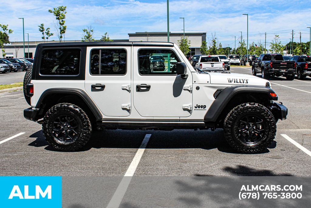 Used 2025 White Jeep Willys image 9