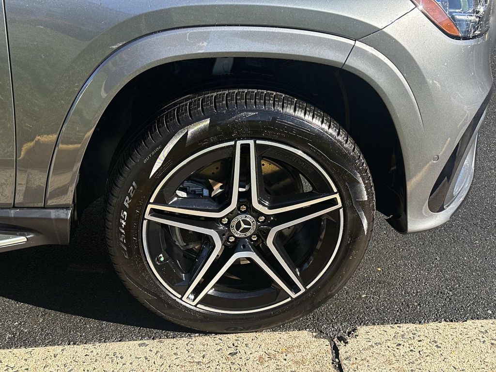 Thumbnail: 2024 Mercedes-Benz GLS - 17