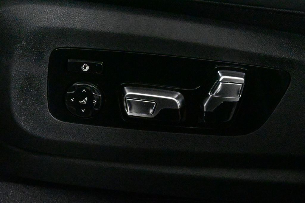 Thumbnail: 2025 BMW X7 - 29