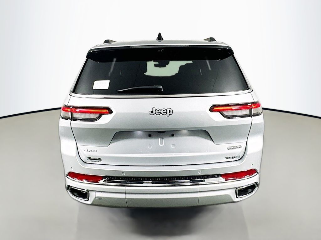 New 2025 Silver Jeep Overland image 6