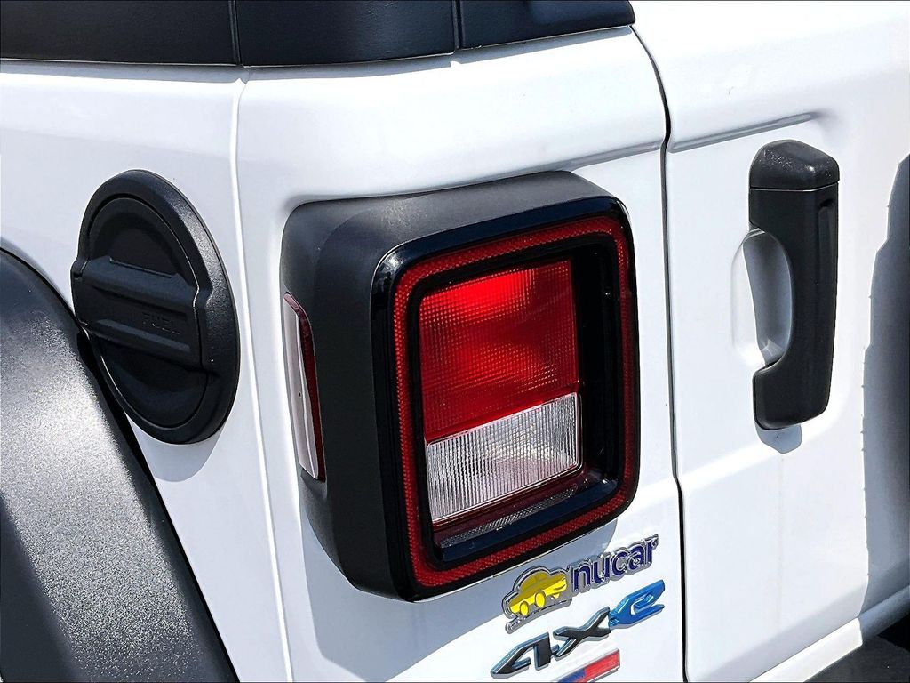 2023 Jeep Wrangler — photo 34
