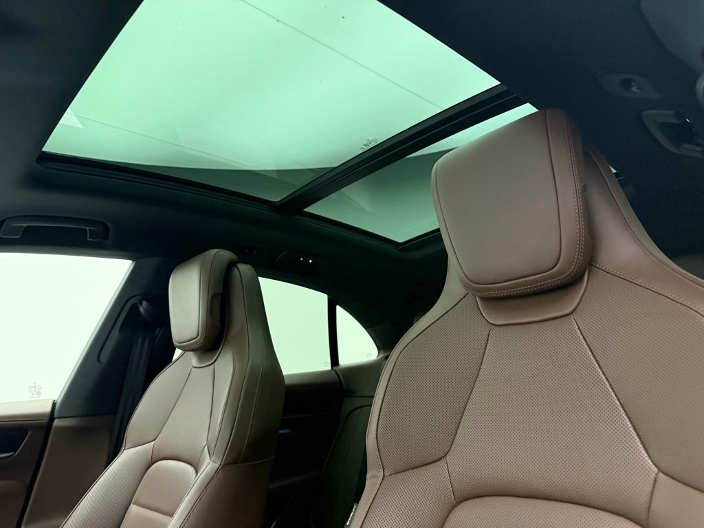 Thumbnail: 2026 Porsche Macan - 22