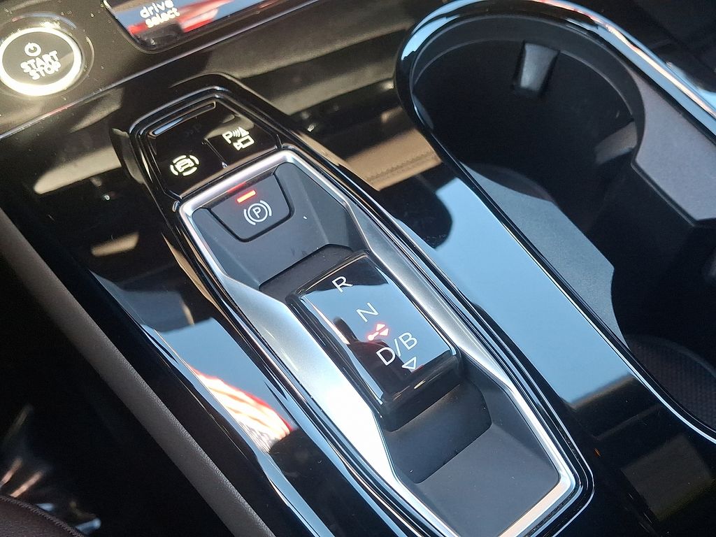 Thumbnail: 2025 Audi Q6 e-tron - 14