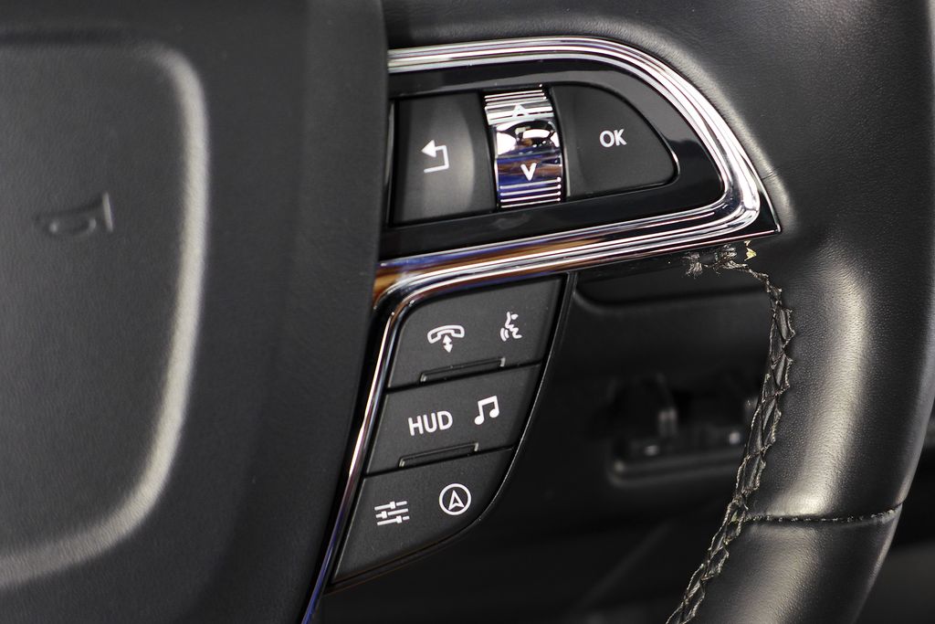 Thumbnail: 2023 Lincoln Navigator - 25