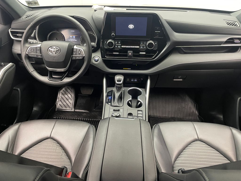 Thumbnail: 2023 Toyota Highlander - 18