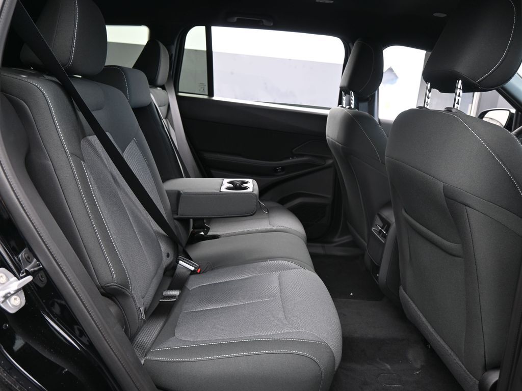 New 2026 Diamond Black Crystal Pearlcoat Jeep Laredo image 37