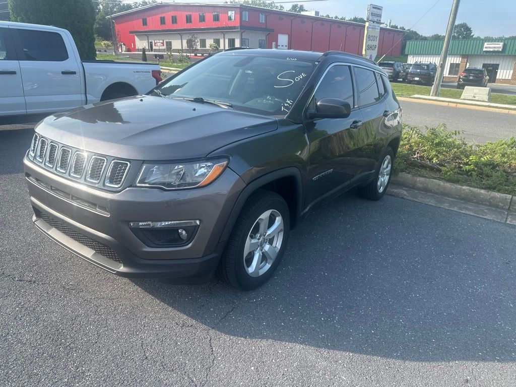 2019 Jeep Compass Gris (Granite Crystal Metallic Clearcoat) SUV/Crossover Todo terreno 9 velocidades Automática