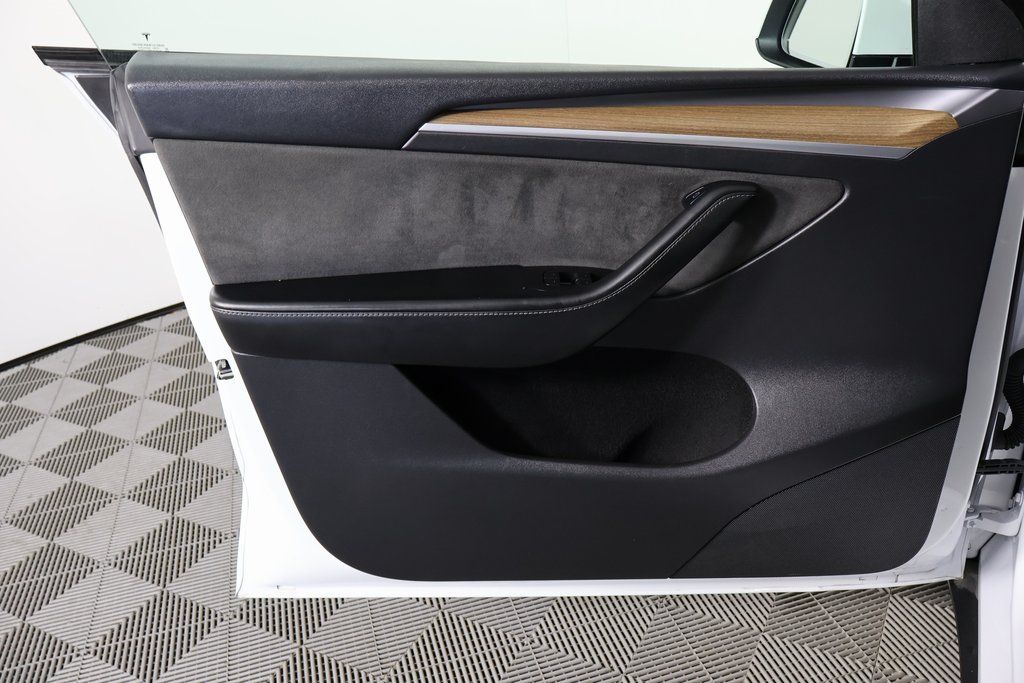 Thumbnail: 2022 Tesla Model Y - 12