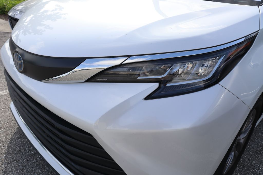 Thumbnail: 2023 Toyota Sienna - 3