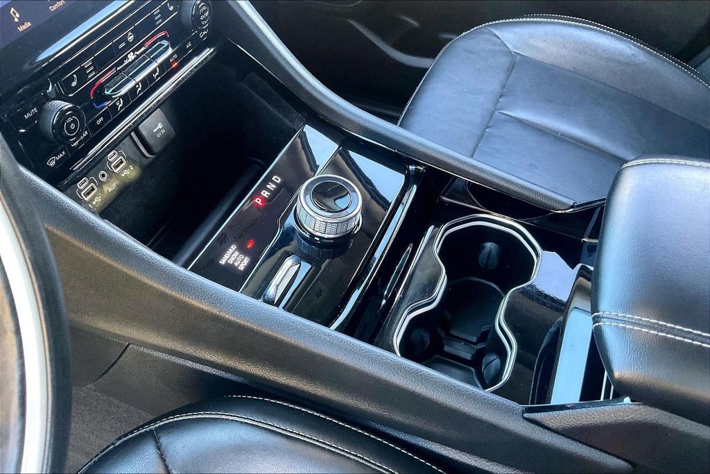 JeepGrand Cherokee L32