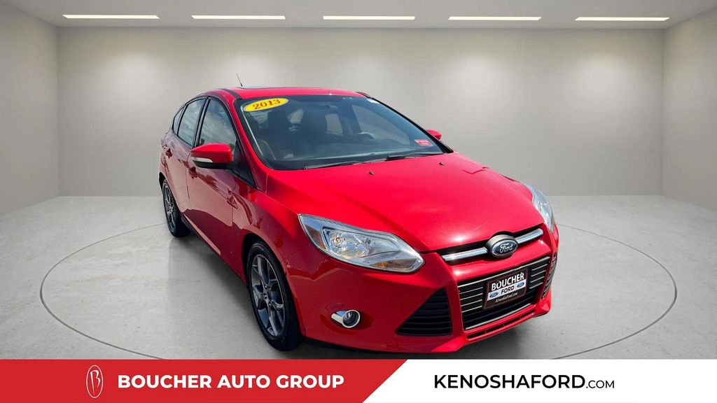 Used 2013 Race Red Ford SE image 3