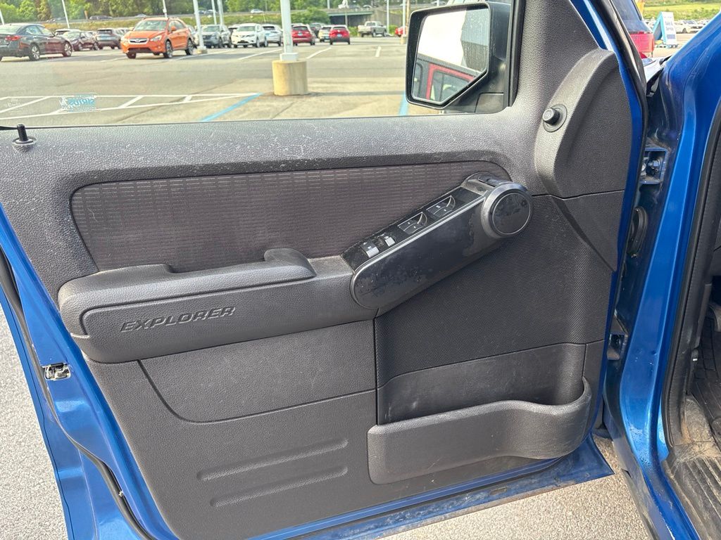 2010 Ford Explorer — photo 8