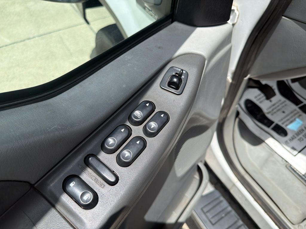 Used 2004  Ford XL image 16