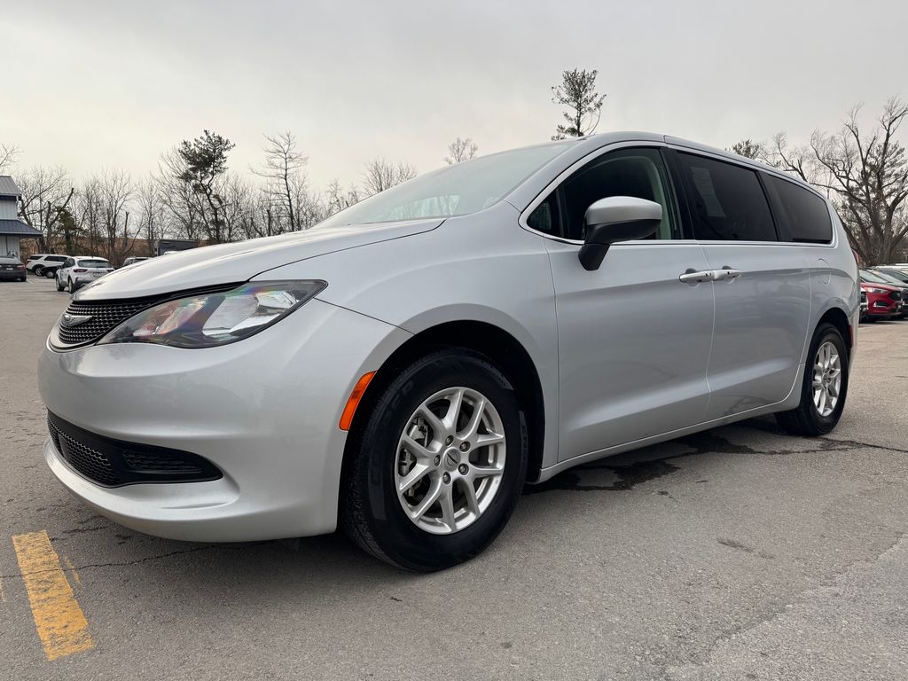 2022 Chrysler Voyager LX FWD