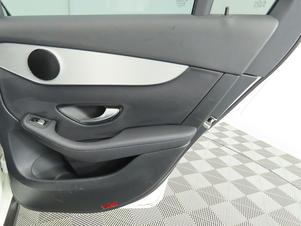 2021 Mercedes-Benz GLC 300 27