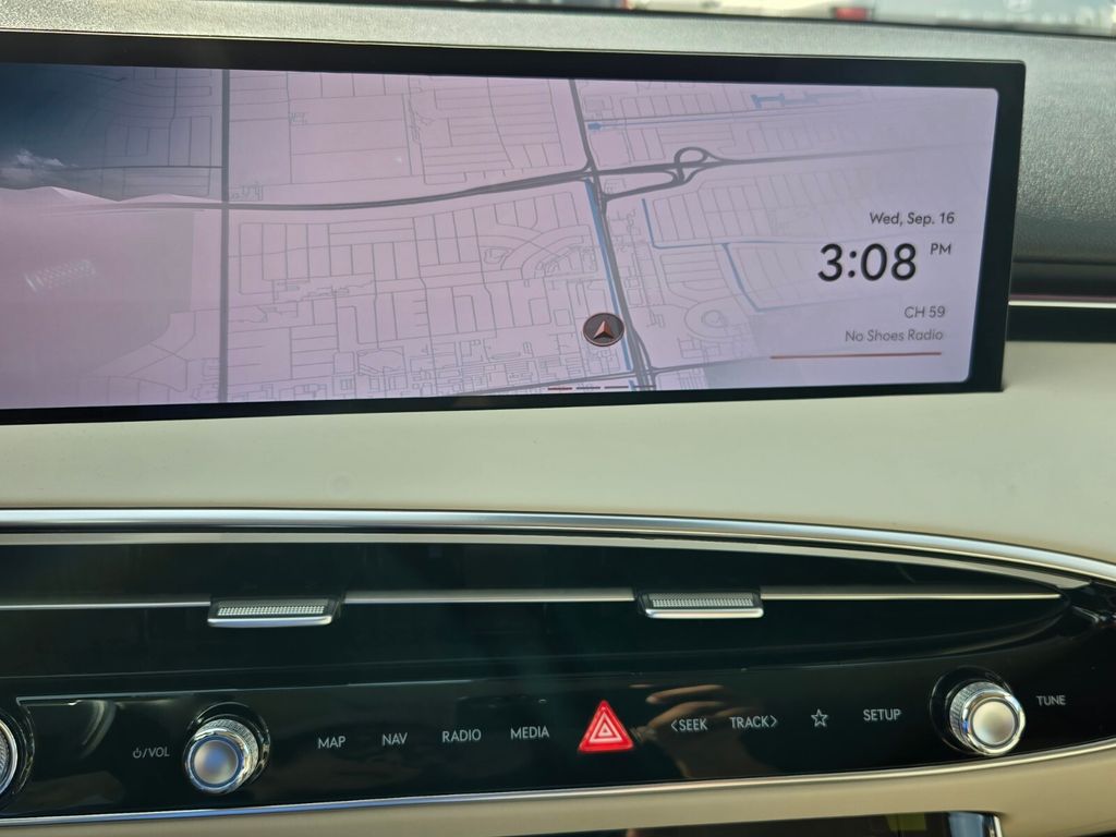 2027 Genesis Gv70