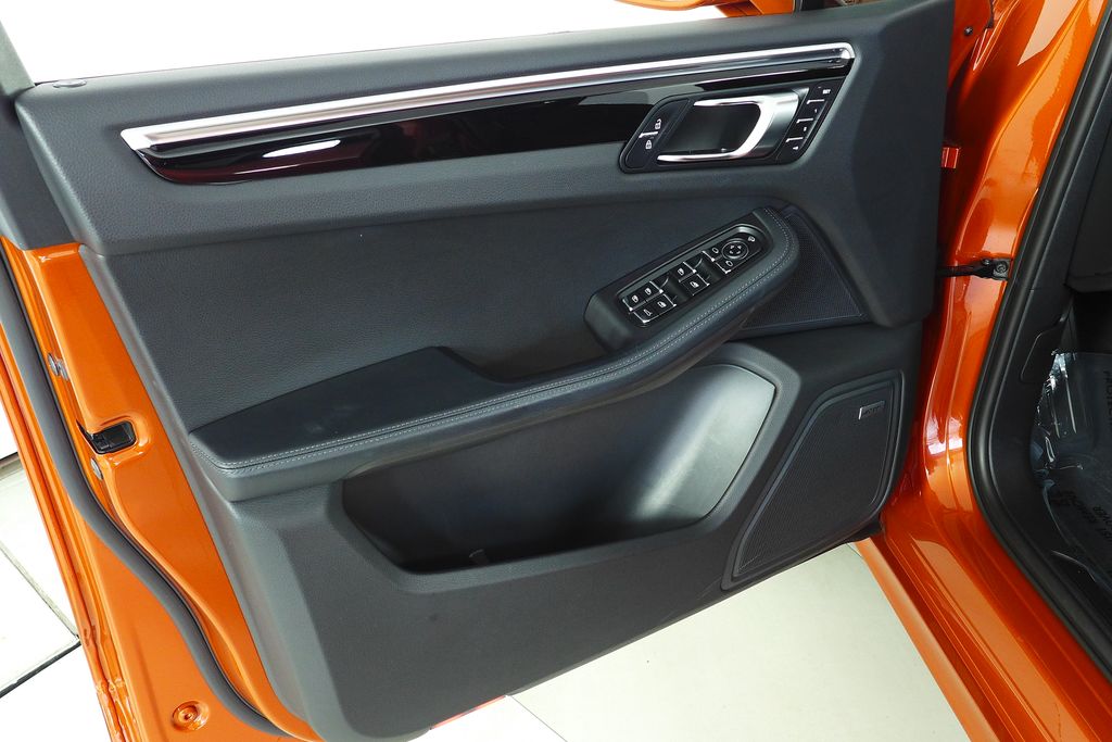 Thumbnail: 2022 Porsche Macan - 11