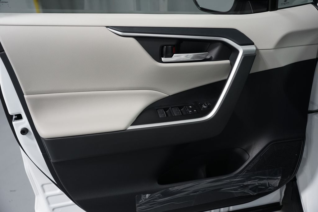 Thumbnail: 2025 Toyota RAV4 - 30