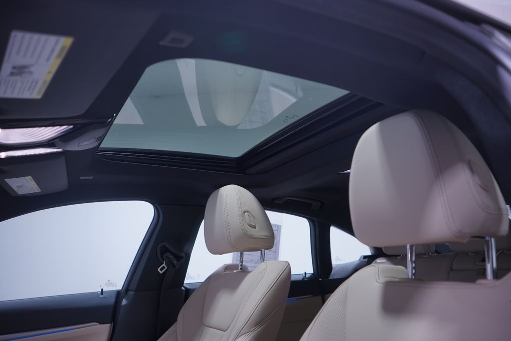 Thumbnail: 2023 BMW i4 - 8