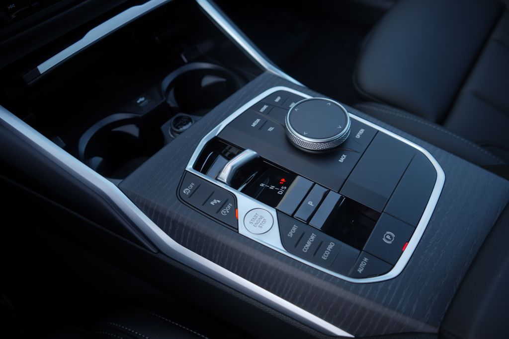 Thumbnail: 2025 BMW 3 Series - 18