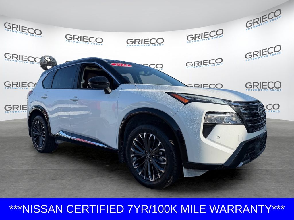 Everest White Pearl/Super Black 2024 Nissan Rogue SUV / Crossover Front-Wheel Drive Continuously Variable Transmission