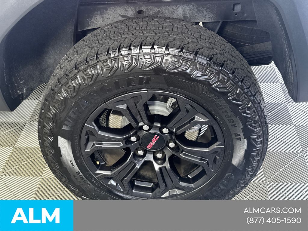 Used 2024 White GMC Elevation image 22