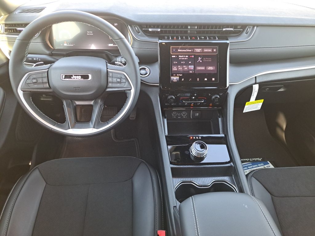 New Car 2025 Jeep Grand Cherokee  Laredo For Sale Under $40,000 In Austin, Texas